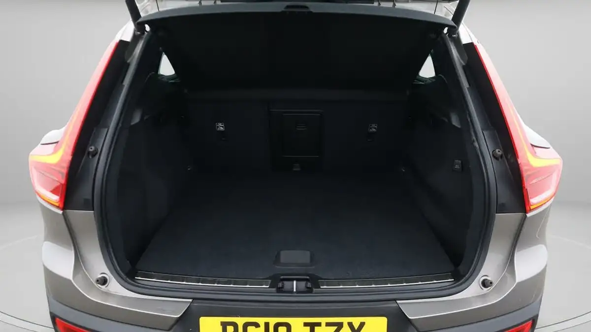 2019-volvo-xc40-20td-d3-inscription-awd-geartronic-big-17