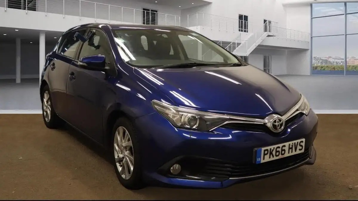 2016-toyota-auris-12-business-edition-hatchback-cvt-big-0