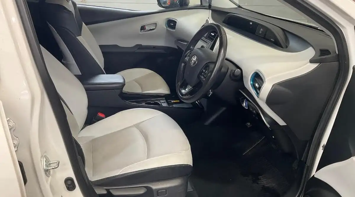 2019-toyota-prius-18-vvt-i-excel-cvt-big-7