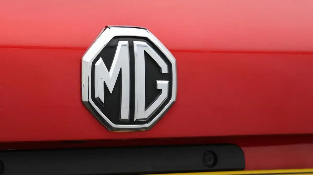 2022-mg-hs-15t-gdi-excite-162ps-dct-big-20