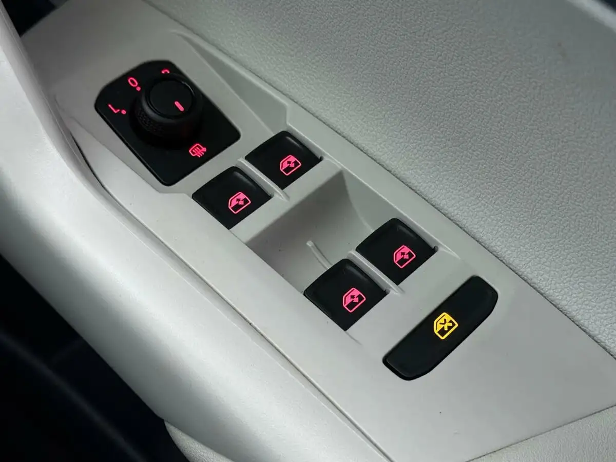 2020-volkswagen-polo-10-beats-80ps-big-34