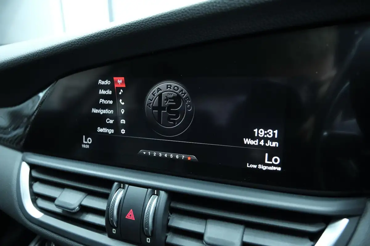2017-alfa-romeo-giulia-20-veloce-big-73