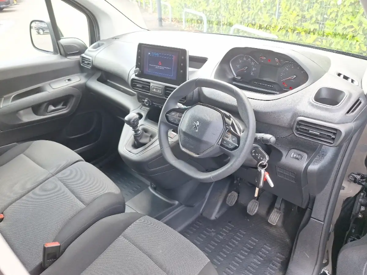 2023-jeep-compass-15-s-big-2