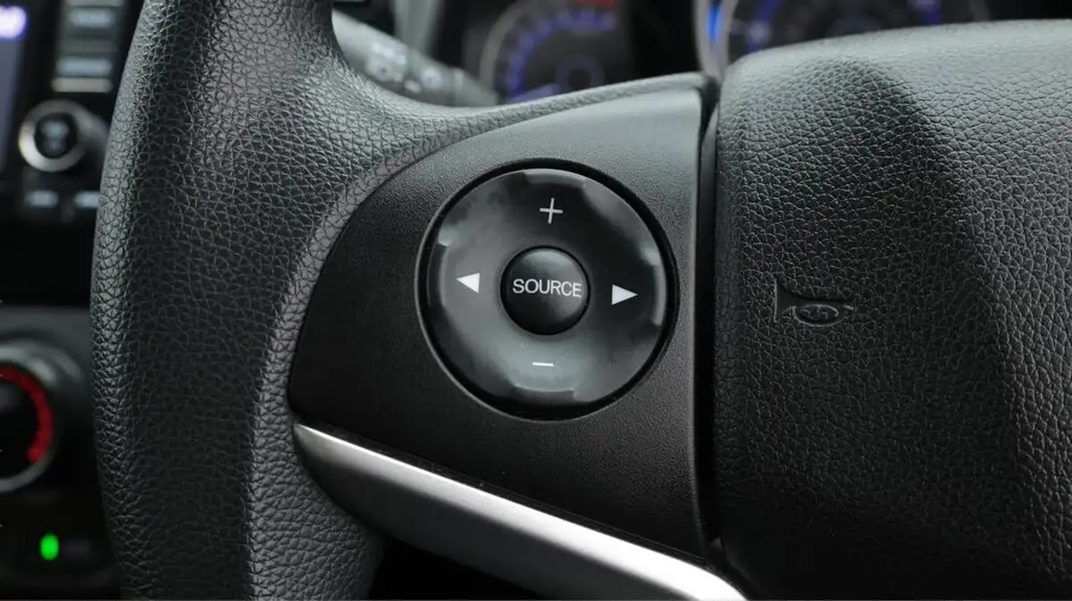 2019-honda-jazz-13-i-vtec-s-big-23
