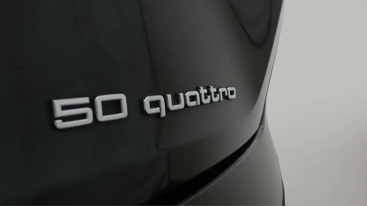 2022-audi-e-tron-50e-technik-sportback-big-23