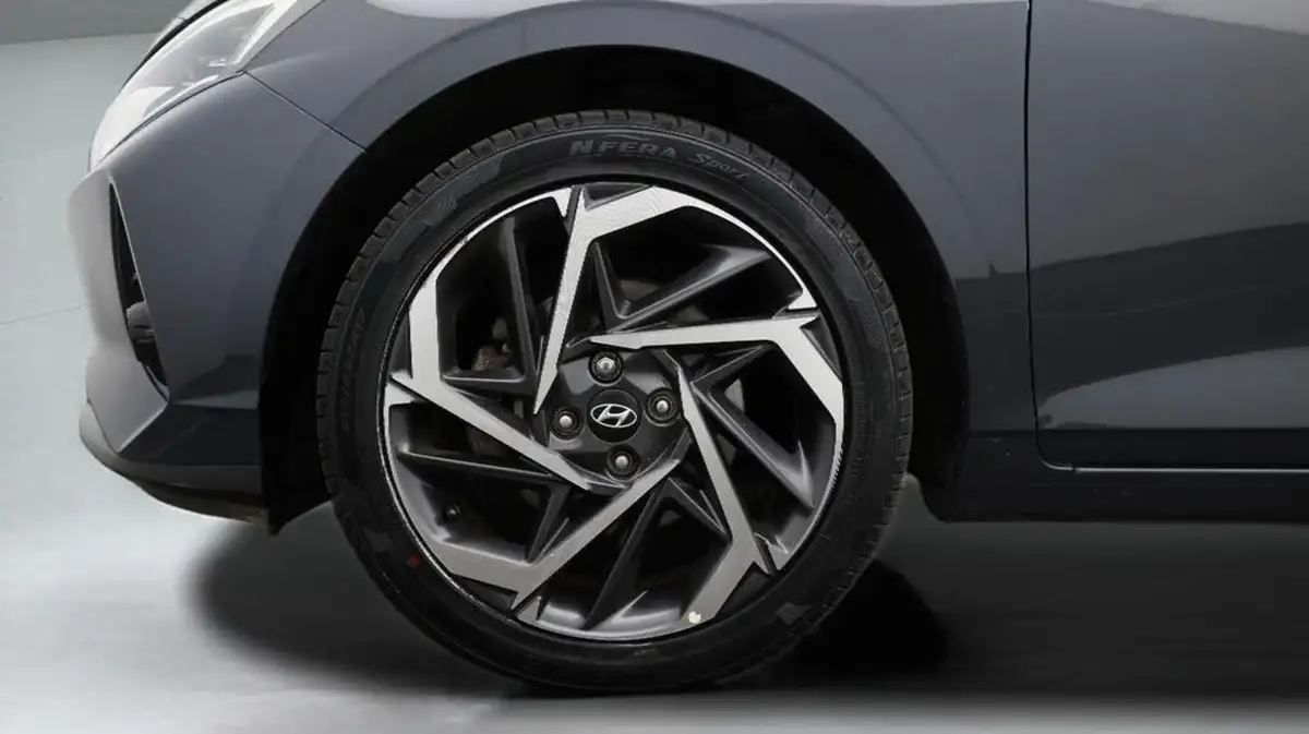 2022-hyundai-i20-10-t-gdi-premium-eclutch-imt-big-18