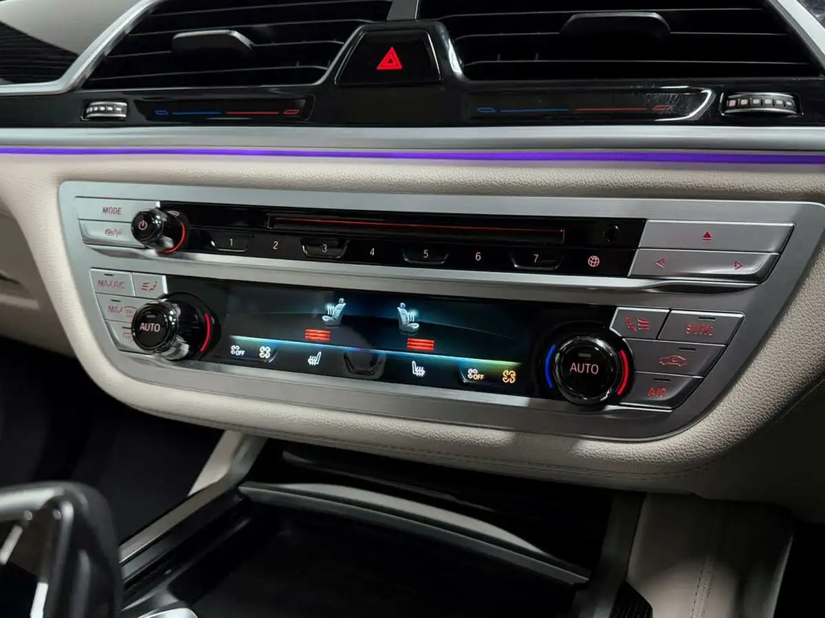 2021-bmw-7-series-30-745e-m-sport-big-32