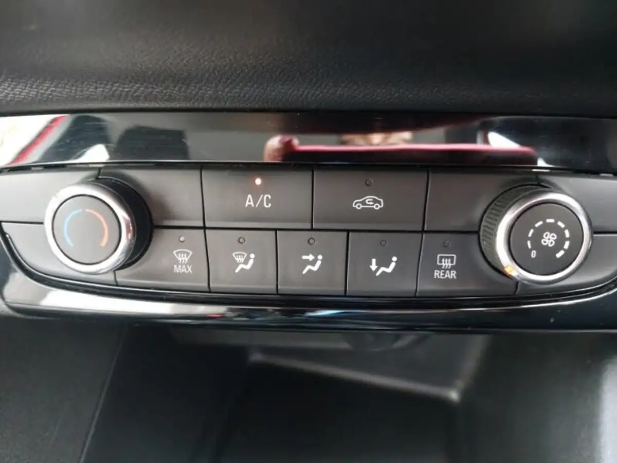 2020-vauxhall-corsa-12-turbo-se-nav-big-11