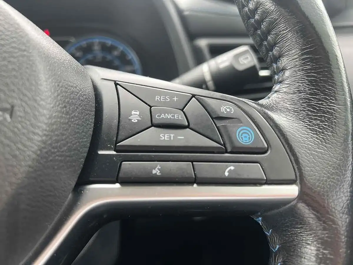 2020-nissan-leaf-e-tekna-big-32