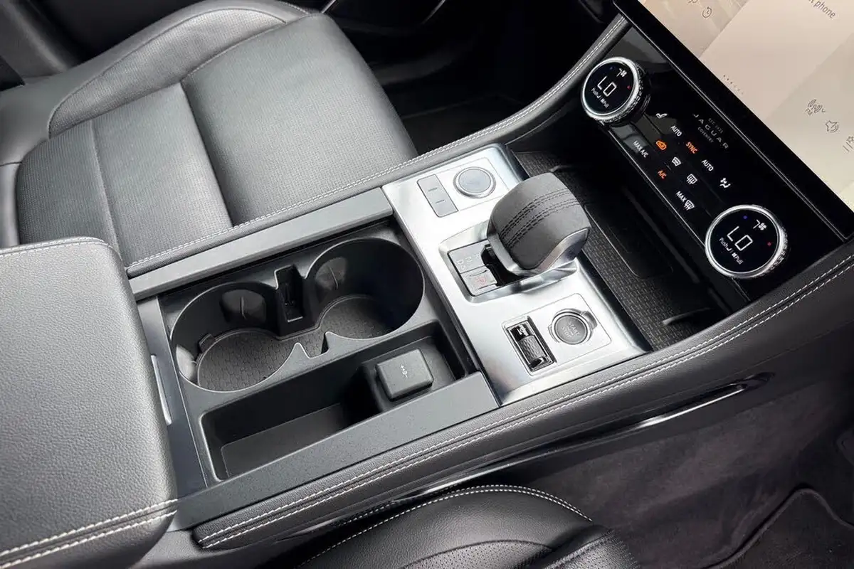 2022-jaguar-f-pace-20-p400e-r-dynamic-se-big-18