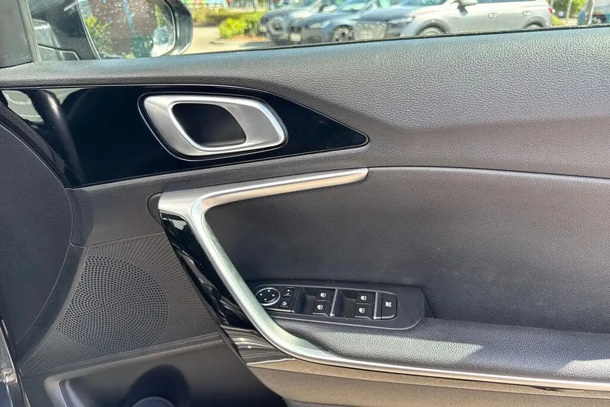 2021-kia-ceed-15-t-gdi-3-hatchback-dct-big-20