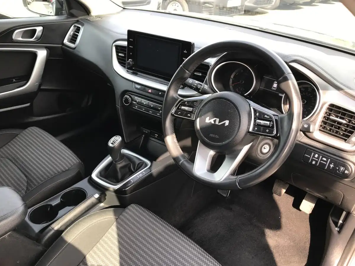 2022-kia-xceed-10-t-gdi-2-big-2