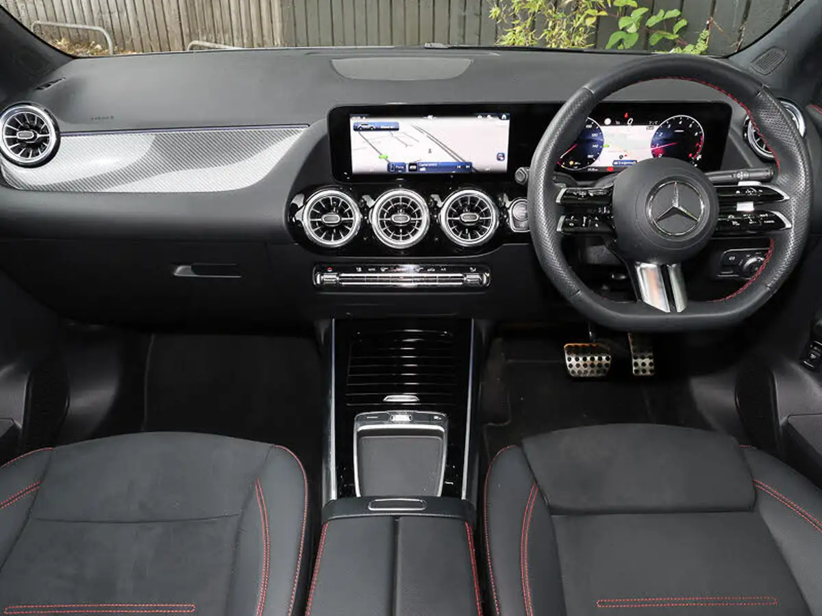 2024-mercedes-benz-gla-class-13-gla-200-amg-line-executive-big-3