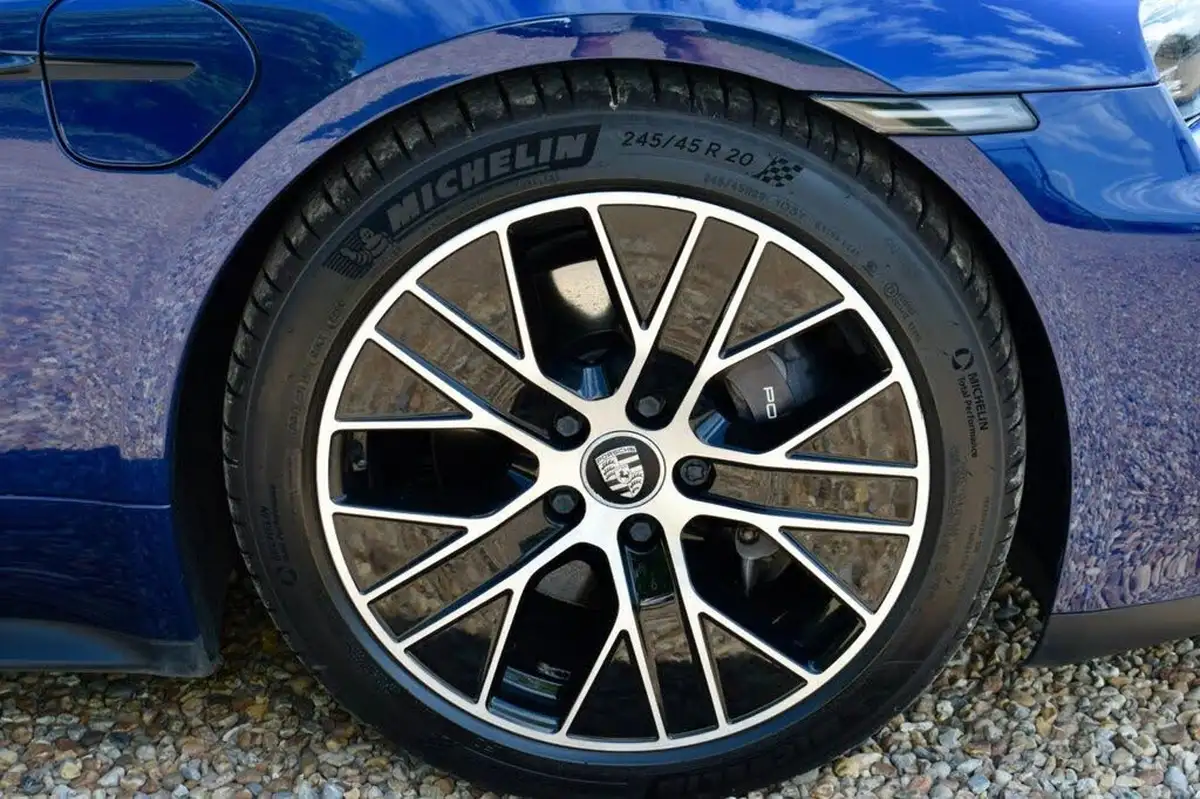 2022-porsche-taycan-e-base-476ps-performance-battery-plus-big-19