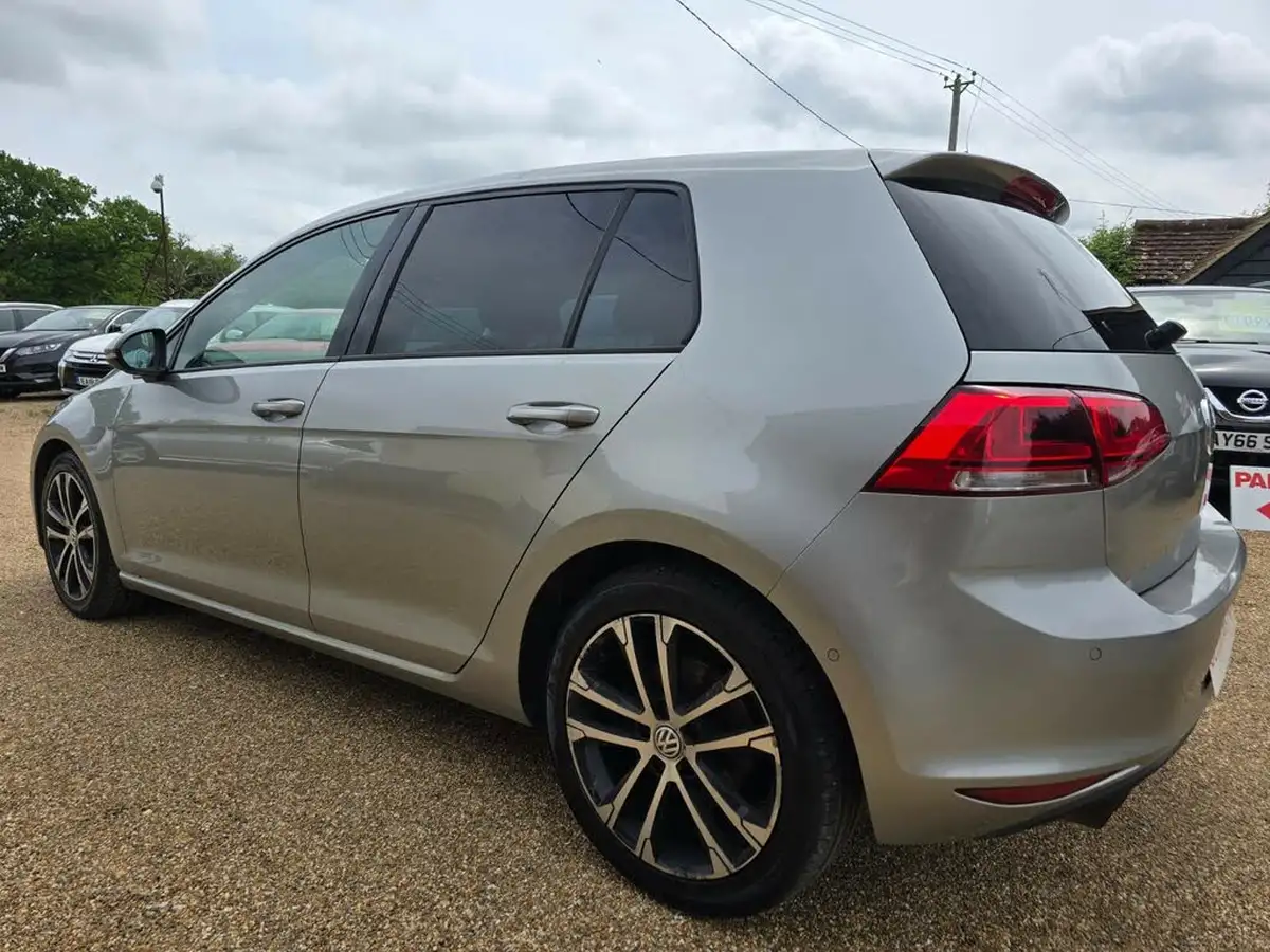2016-volkswagen-golf-14-tsi-gt-actbmtss-hatchback-5d-dsg-big-6