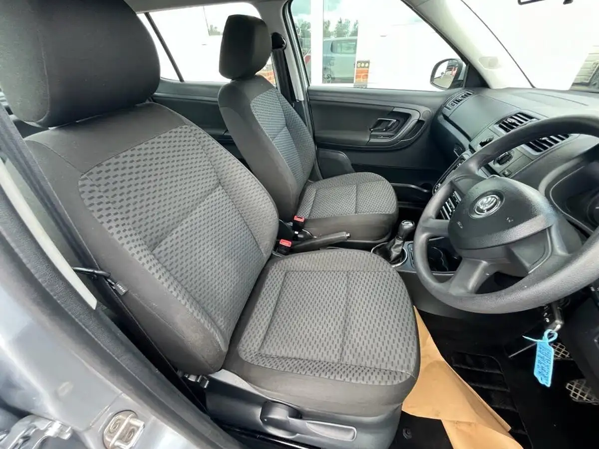 2013-skoda-fabia-12-se-70bhp-hatchback-1198cc-big-12