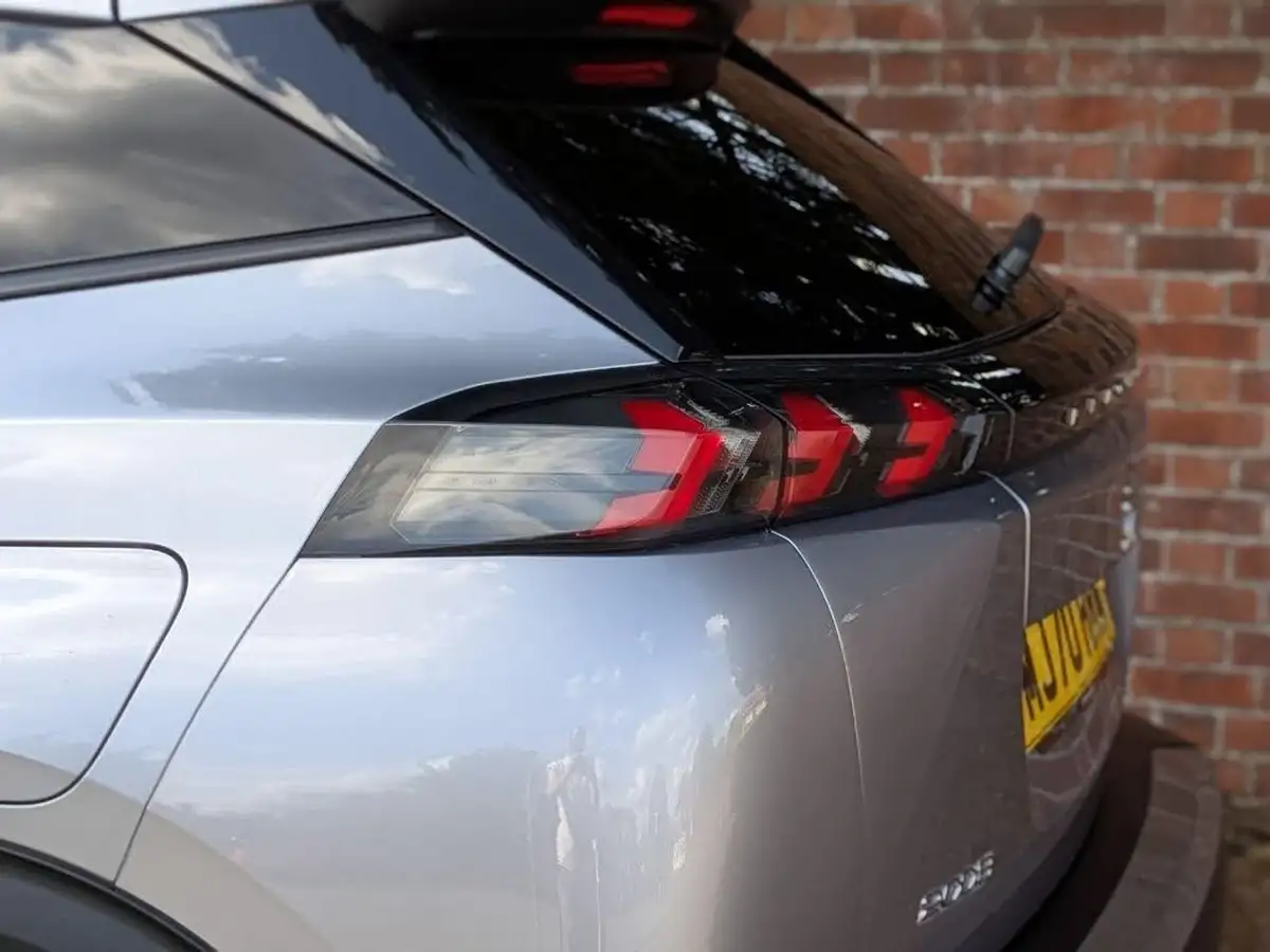 2020-peugeot-2008-suv-12-puretech-allure-100bhp-big-21