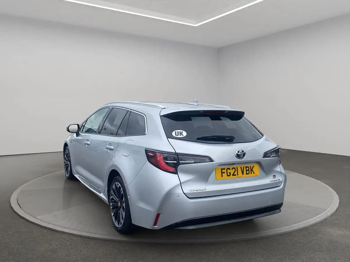 2021-toyota-corolla-18-vvt-i-gr-sport-17in-alloy-wheelstrk-touring-sports-big-4