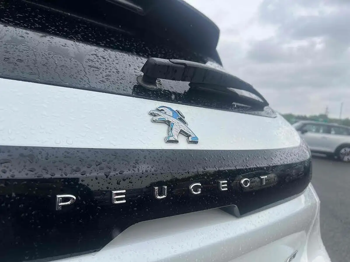 2021-peugeot-208-e-gt-50kwh-big-17