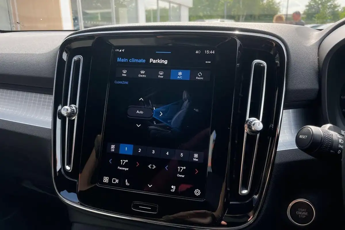 2022-volvo-xc40-20-b3-plus-big-37