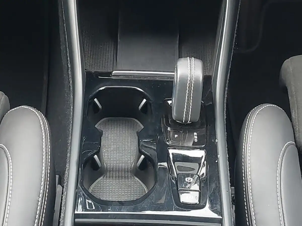 2022-volvo-xc40-15-t3-r-design-auto-big-12