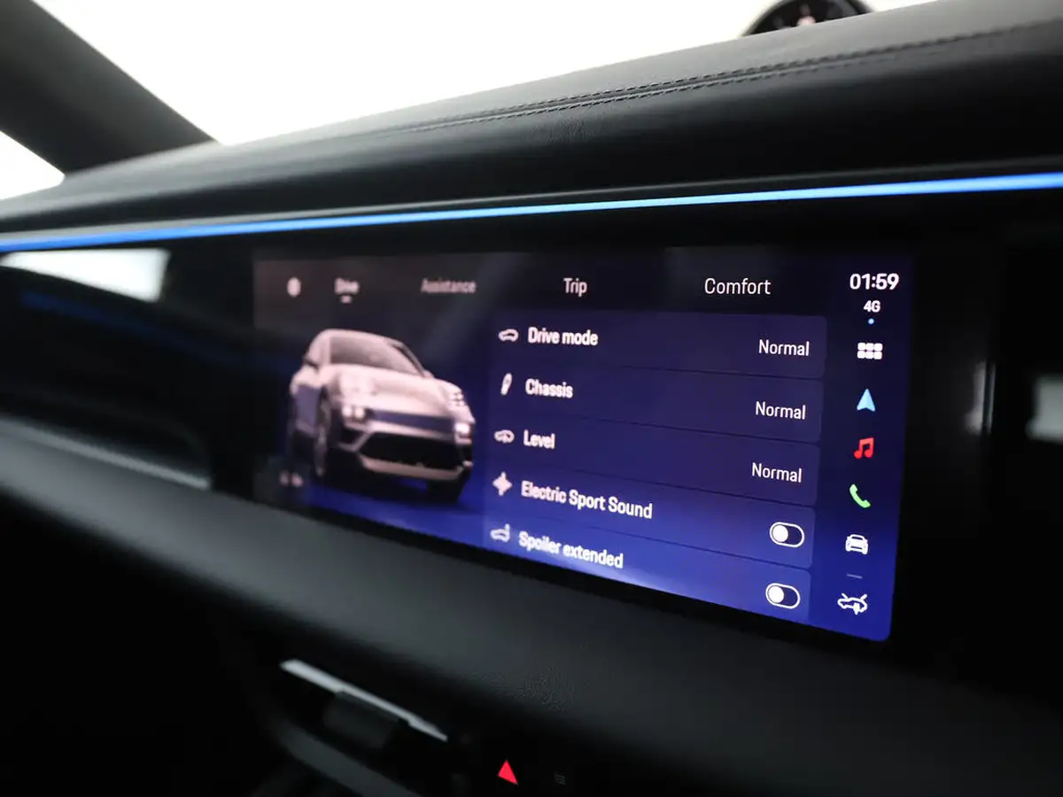 2025-porsche-macan-e-4s-electric-big-22