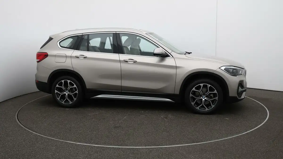 2021-bmw-x1-15-sdrive18i-xline-dct-big-51