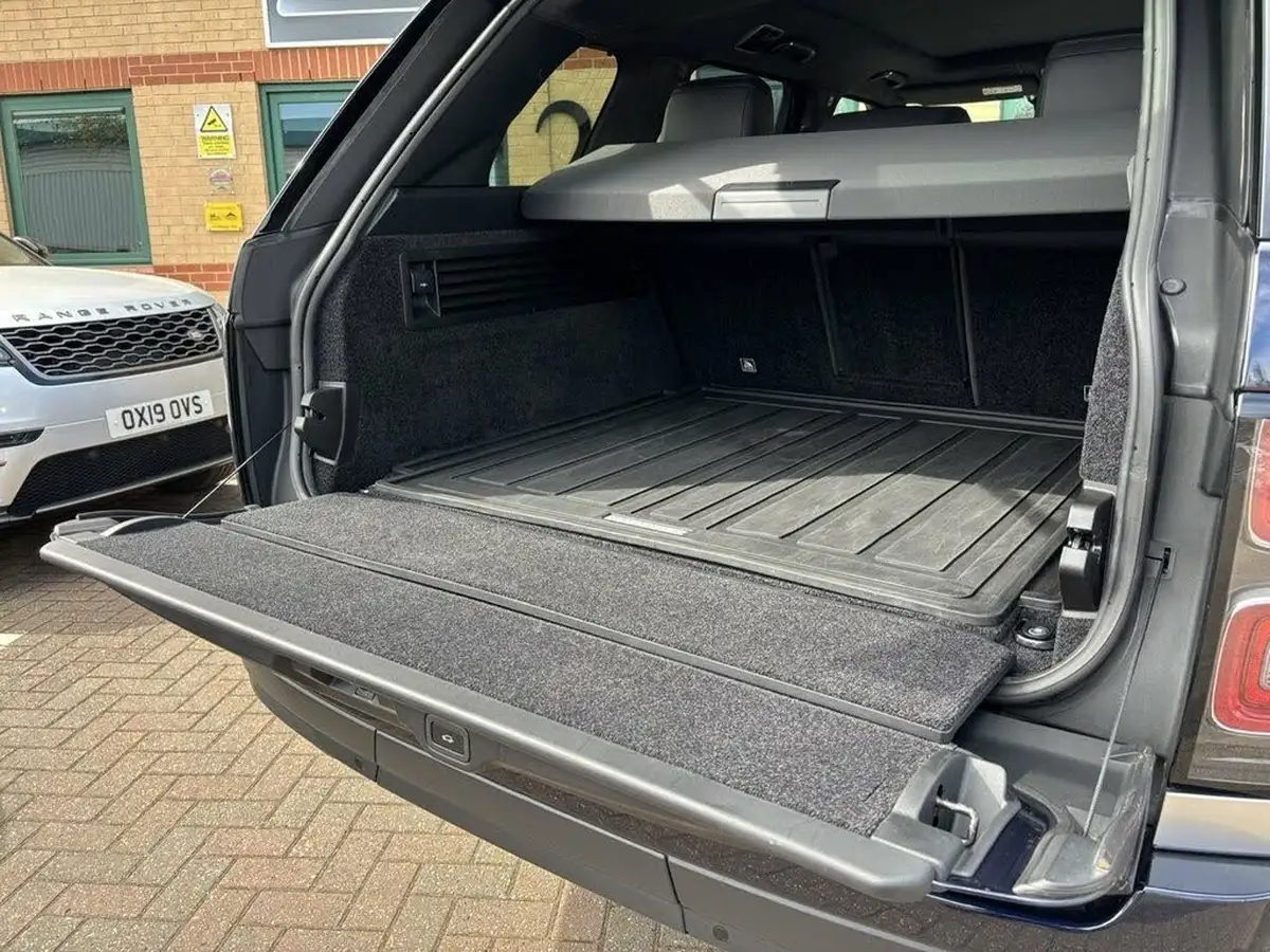 2021-land-rover-range-rover-30-d300-westminster-big-29