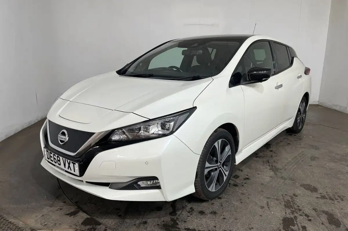 2018-nissan-leaf-e-tekna-110kw-big-15
