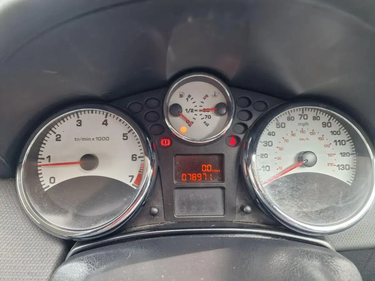 2011-peugeot-207-14-envy-75-3d-1360cc-big-14