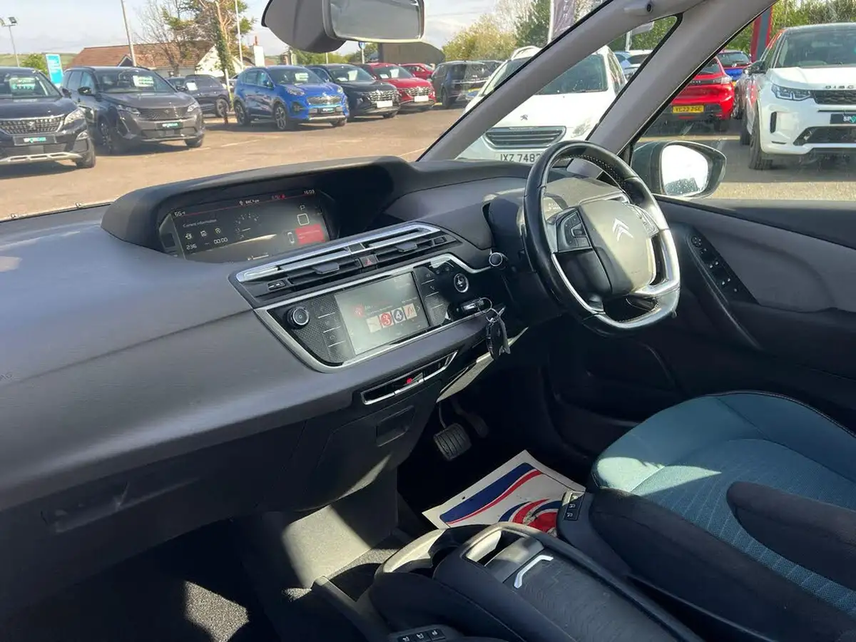 2017-citroen-c4-picasso-16bluehdi-feel-eat6-big-8