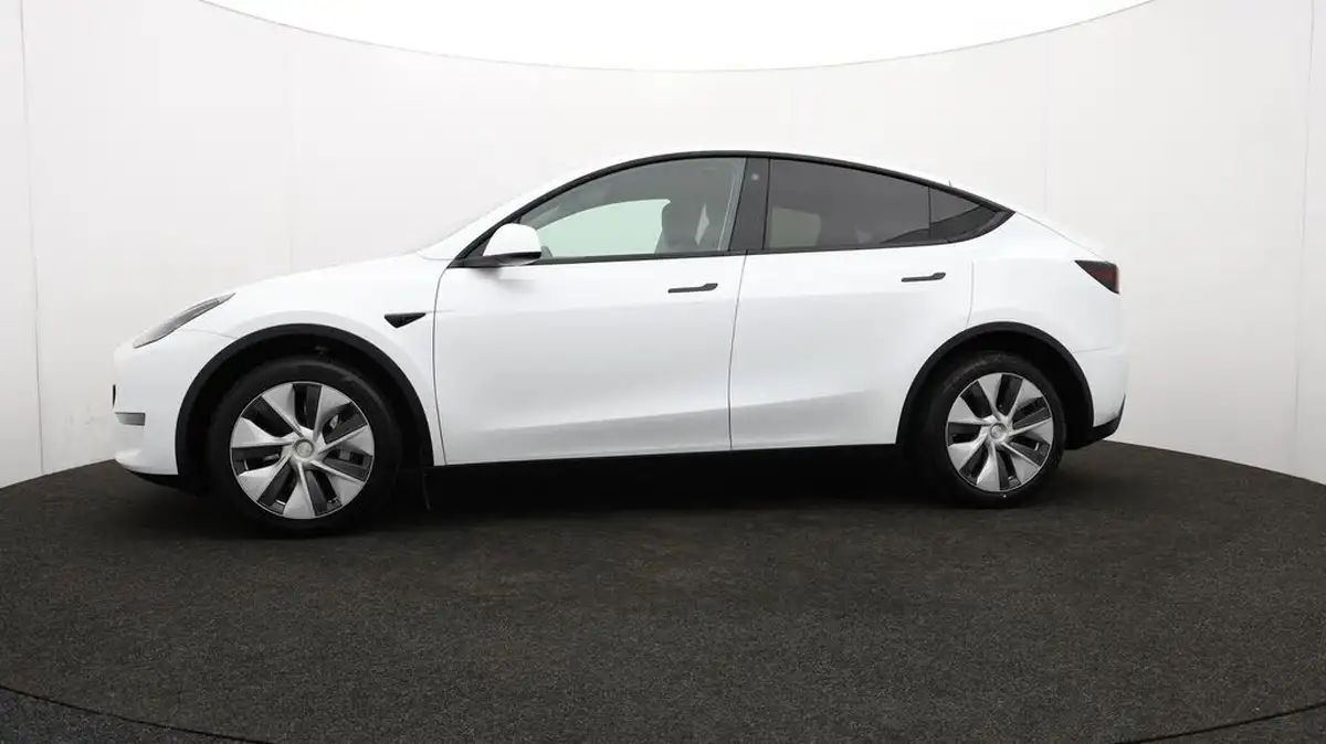 2024-tesla-model-y-e-long-range-306bhp-awd-big-62
