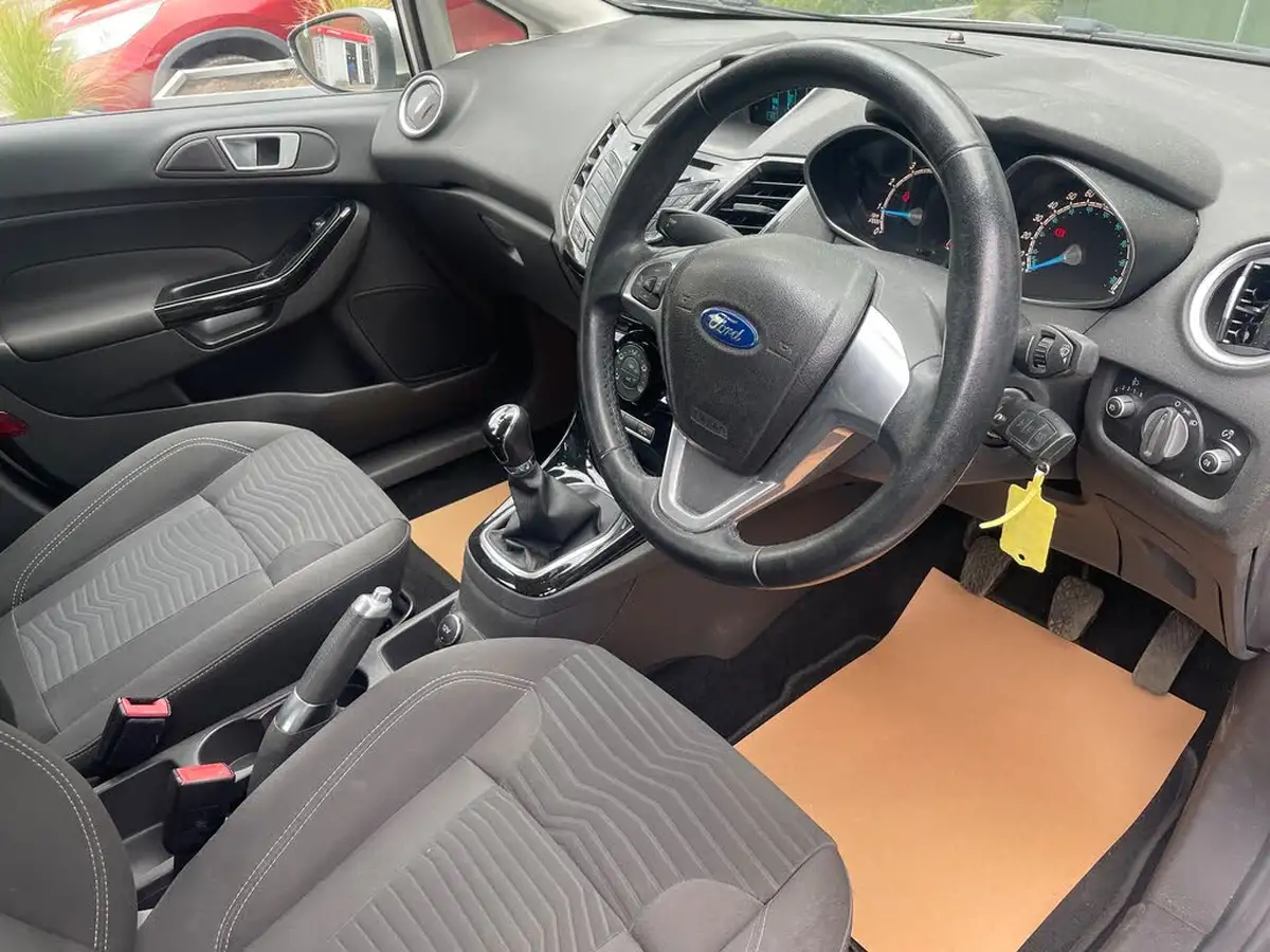 2013-ford-fiesta-10-zetec-100ps-ecoboost-ss-5d-big-11