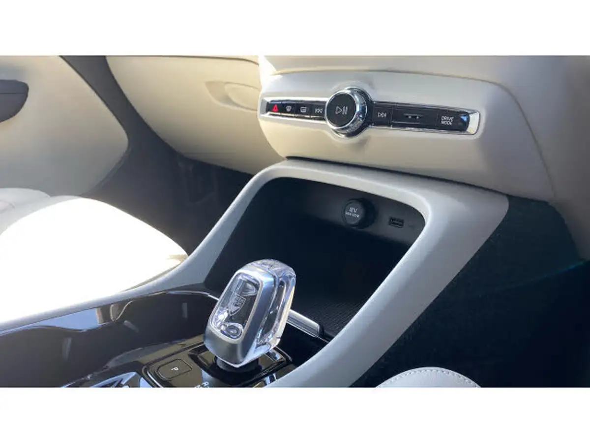 2022-volvo-xc40-15-t5-inscription-pro-big-13