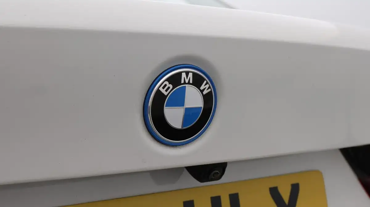 2022-bmw-3-series-20-330e-m-sport-pro-pack-saloon-4d-big-20