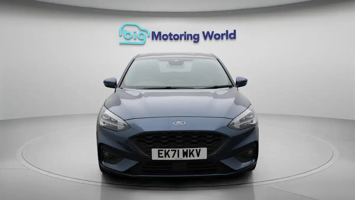 2020-ford-focus-15-st-line-x-hatchback-big-2