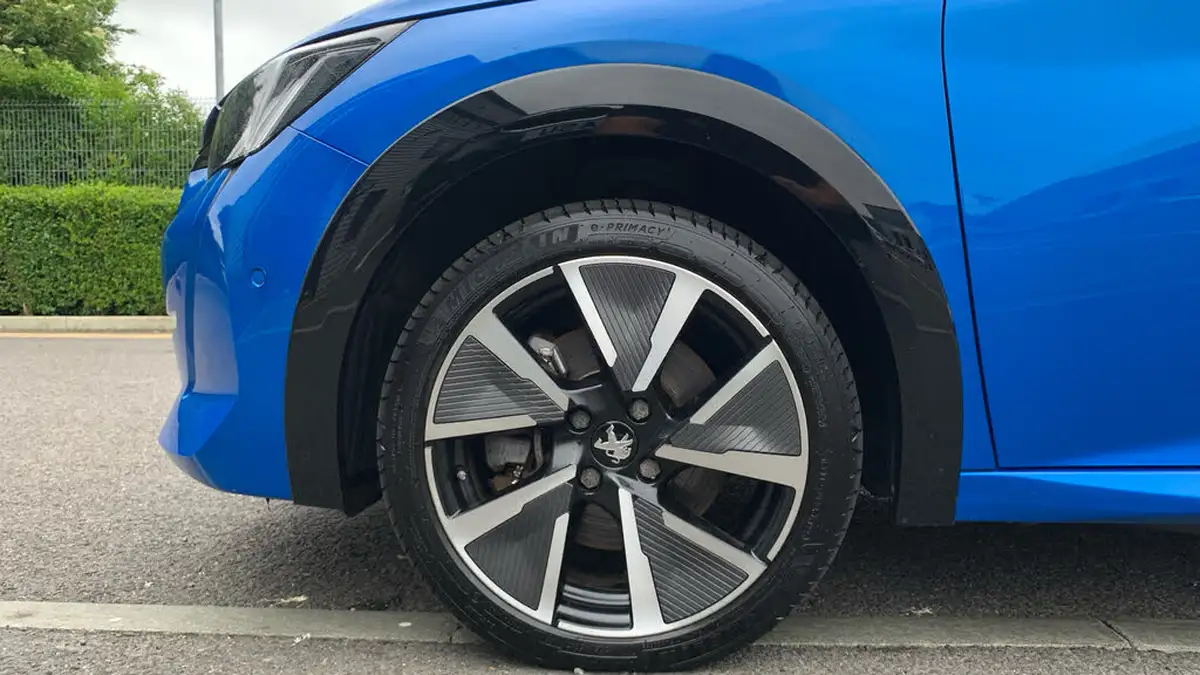 2022-peugeot-208-e-gt-136bhp-50kwh-big-13