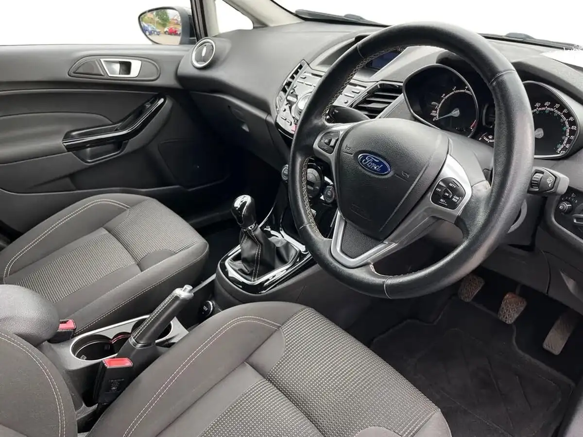 2017-ford-fiesta-10t-titanium-100ps-ecoboost-ss-5d-big-8