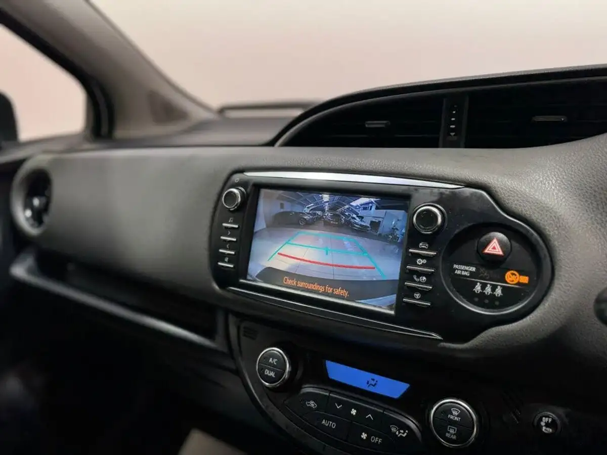 2019-toyota-yaris-15-vvt-i-icon-tech-hybrid-big-17