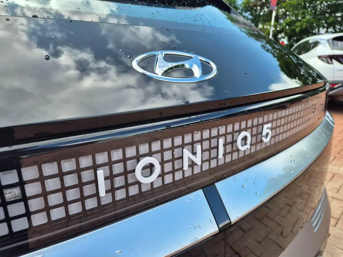 2023-hyundai-ioniq-5-e-premium-170ps-58kwh-rwd-big-42