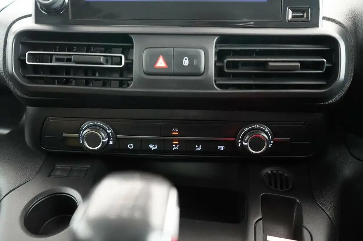 2021-vauxhall-combo-life-15-se-100ps-big-29