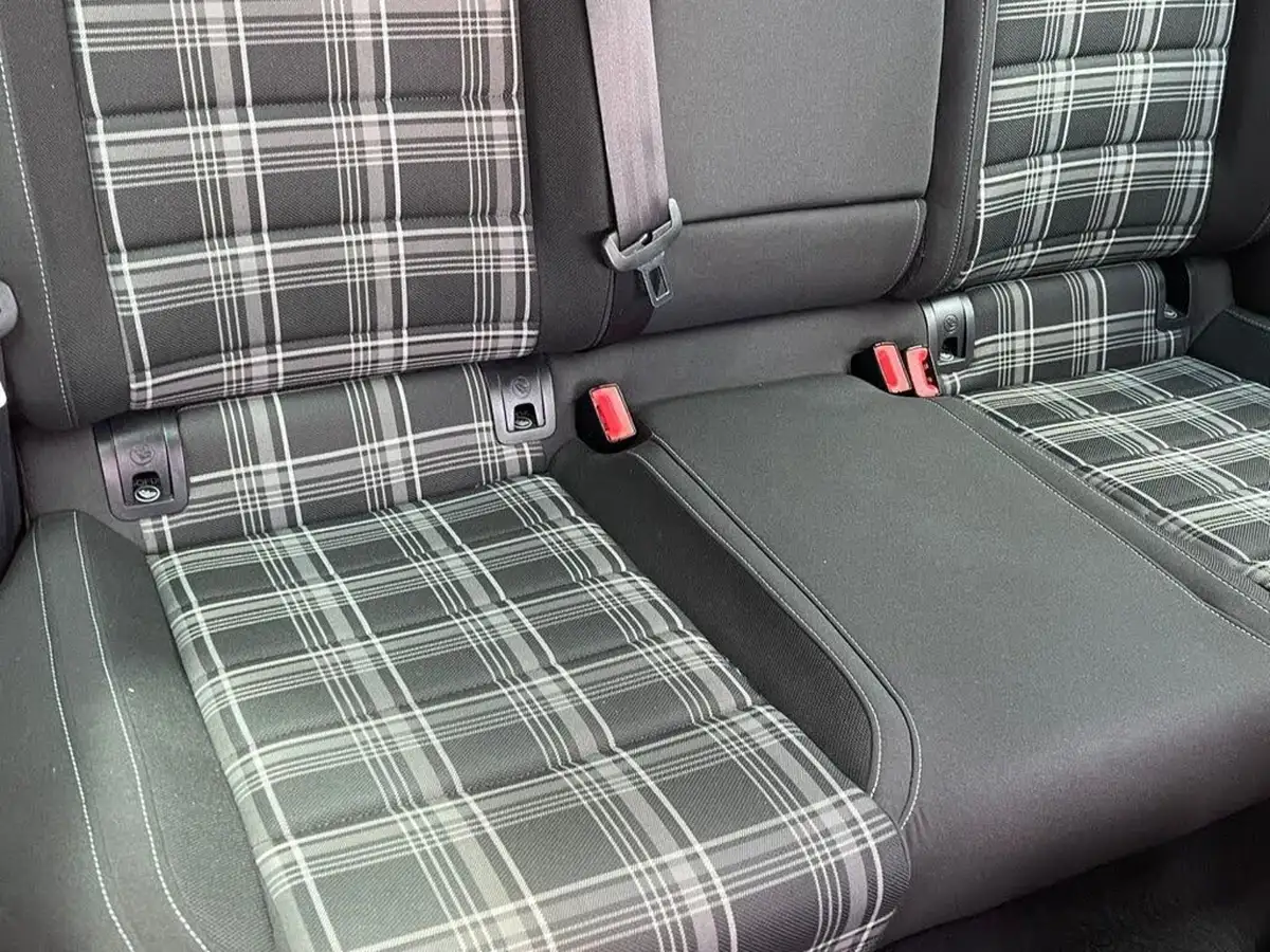2014-volkswagen-golf-20tdi-gtd-3d-big-61