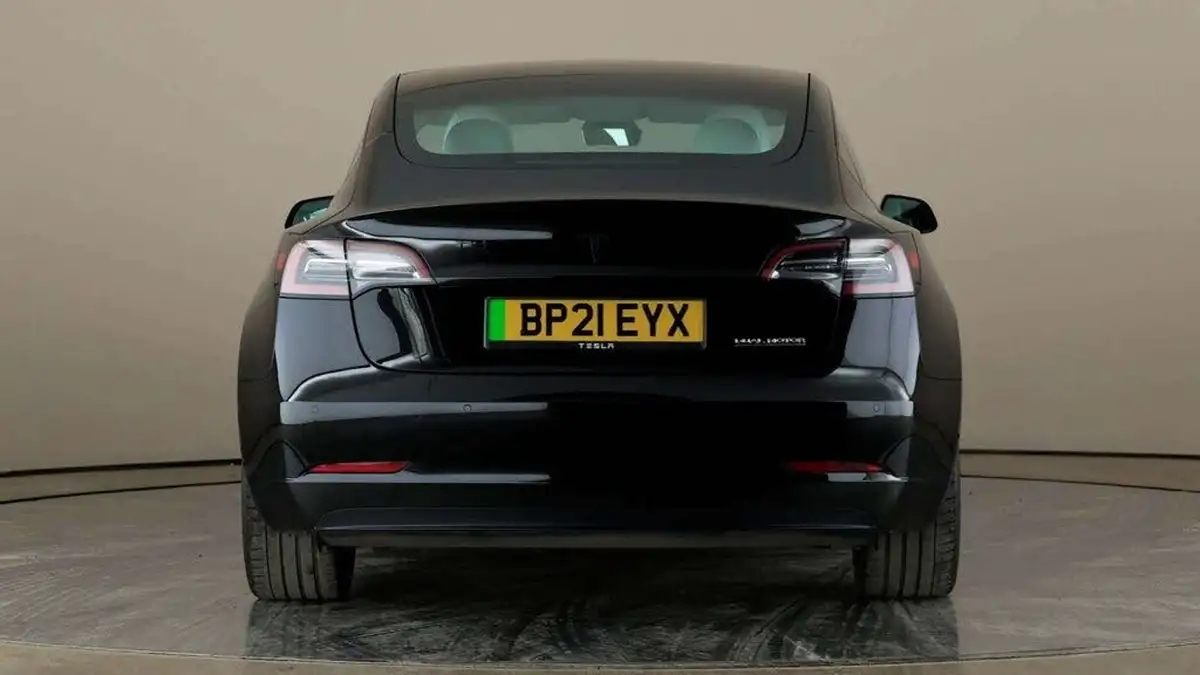 2021-tesla-model-3-e-performance-4x4-big-3
