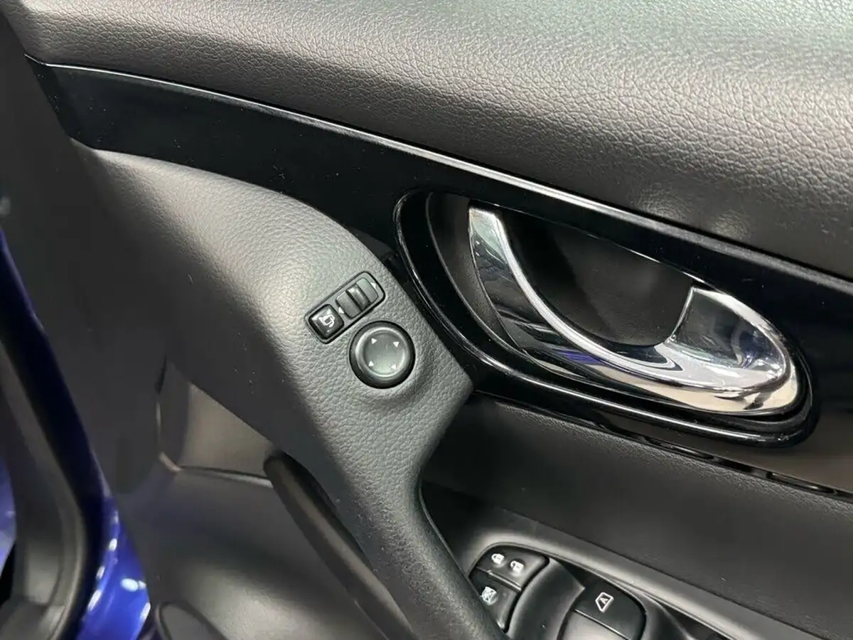 2014-nissan-qashqai-12-acenta-premium-big-17