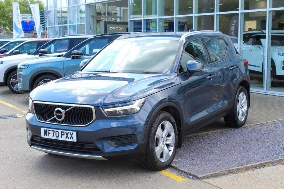 2020-volvo-xc40-15-t3-momentum-geartronic-big-2