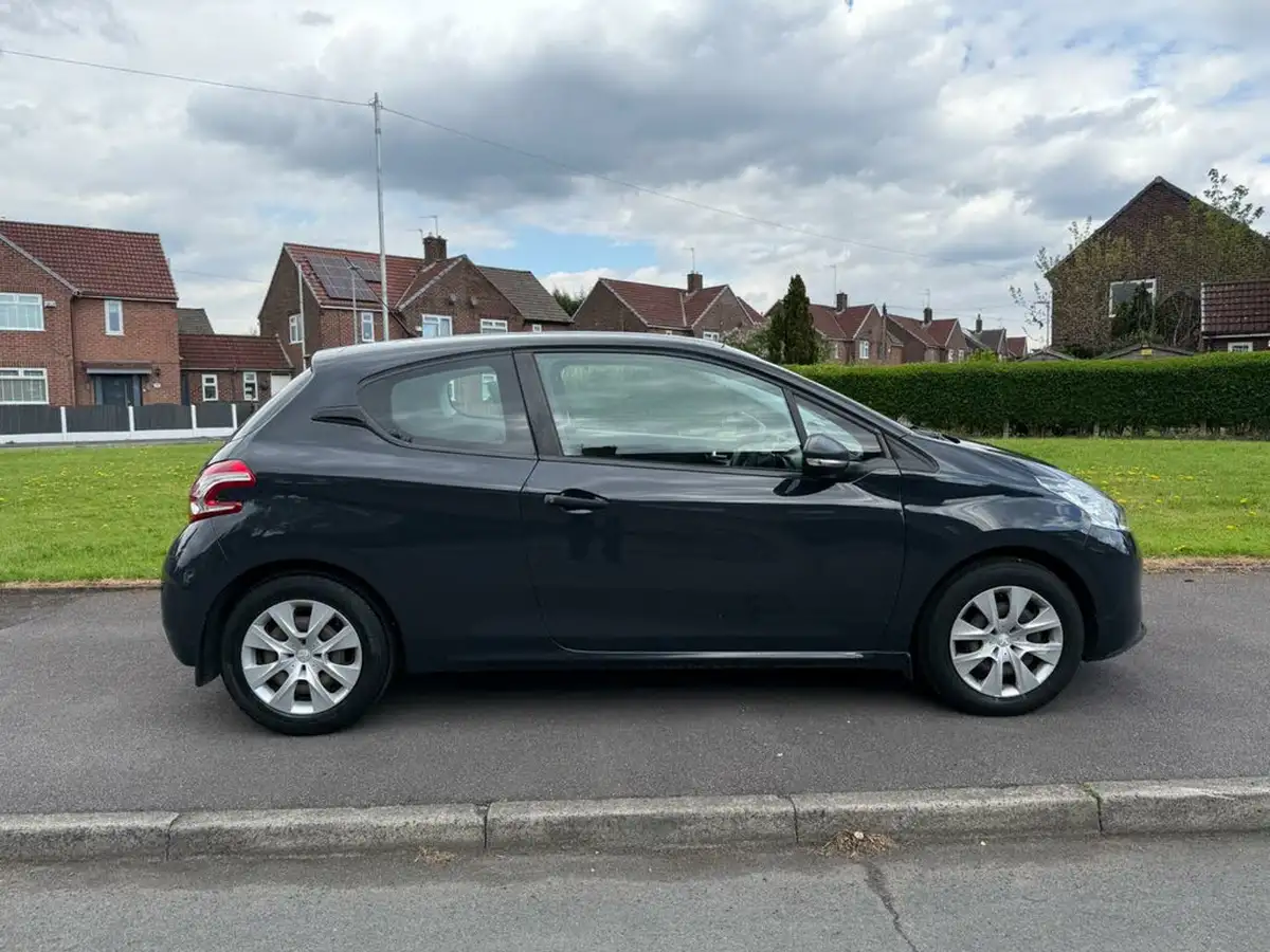 2015-peugeot-208-10-access-puretech-3d-big-6