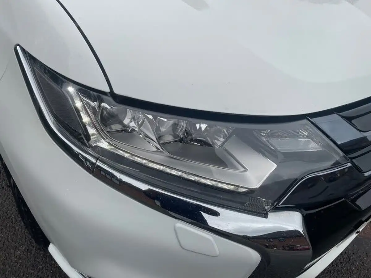 2015-mitsubishi-outlander-20-gx4h-phev-big-14