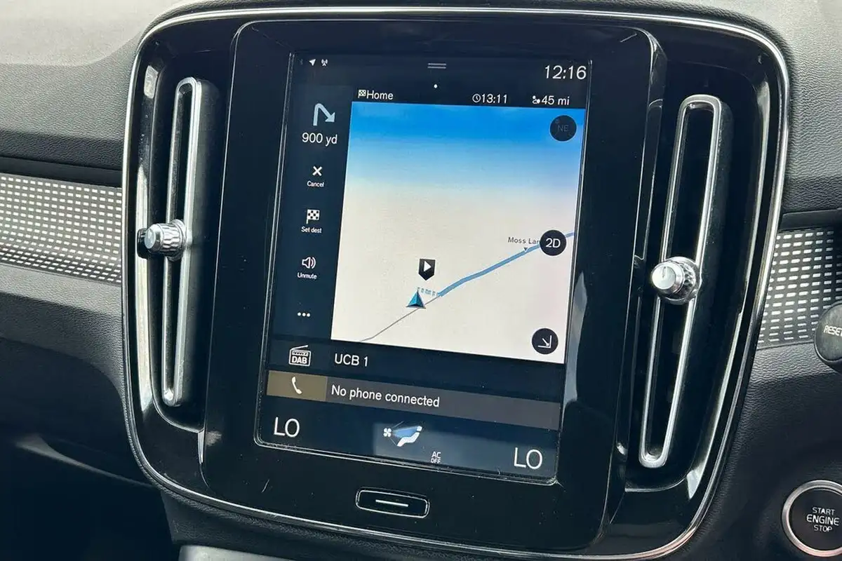 2018-volvo-xc40-20td-d3-r-design-big-18