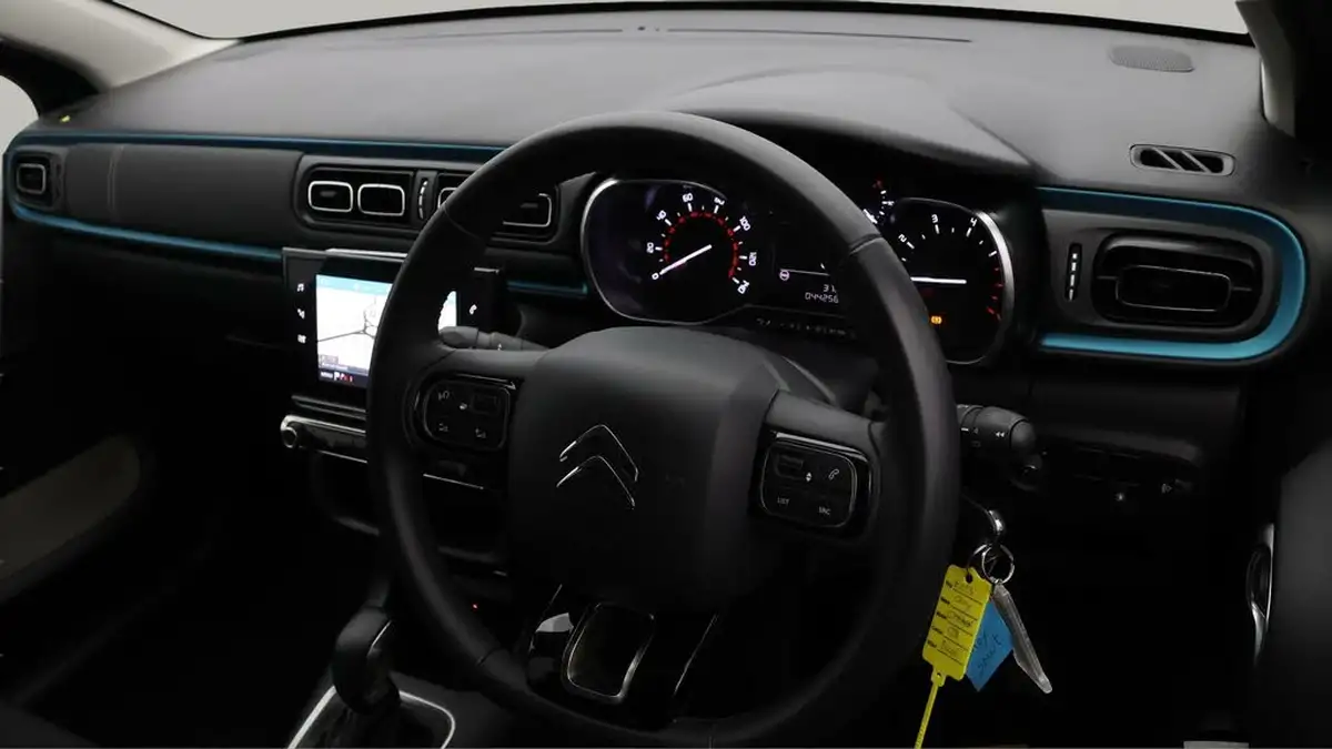 2023-citroen-c3-12-puretech-shine-plus-110ps-ss-eat6-big-9
