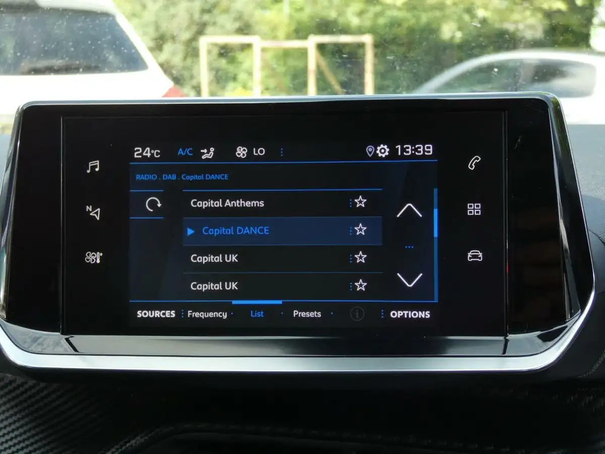 2020-peugeot-2008-suv-12-puretech-allure-100bhp-big-20